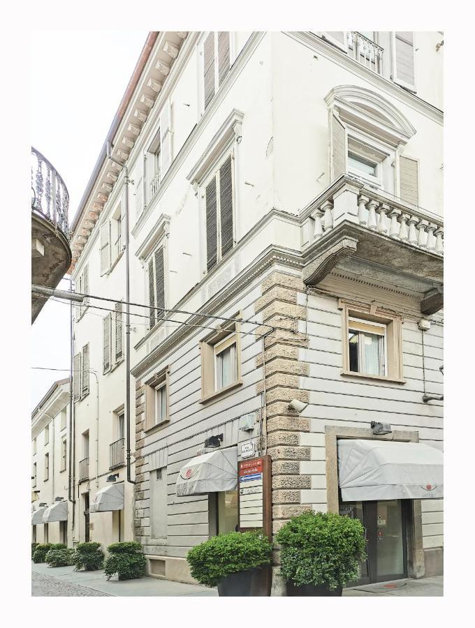 Due Dei Mille. Incantevole Casa In Centro Ad Alba 외부 사진